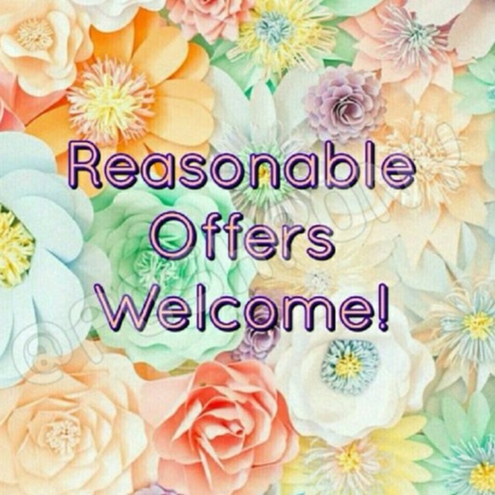 ACCEPTING ALL REASONABLE OFFERS.
👗👚👖👢👛🎒🕶️
